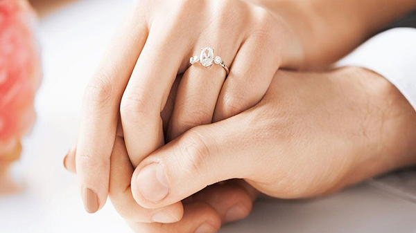 Hiểu về nhẫn cưới để xác định nên mua nhẫn cưới hãng nào