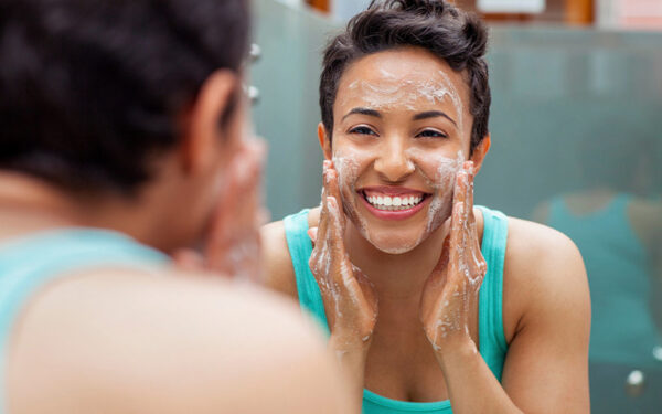 Rửa mặt là bước làm sạch da cực kỳ quan trọng